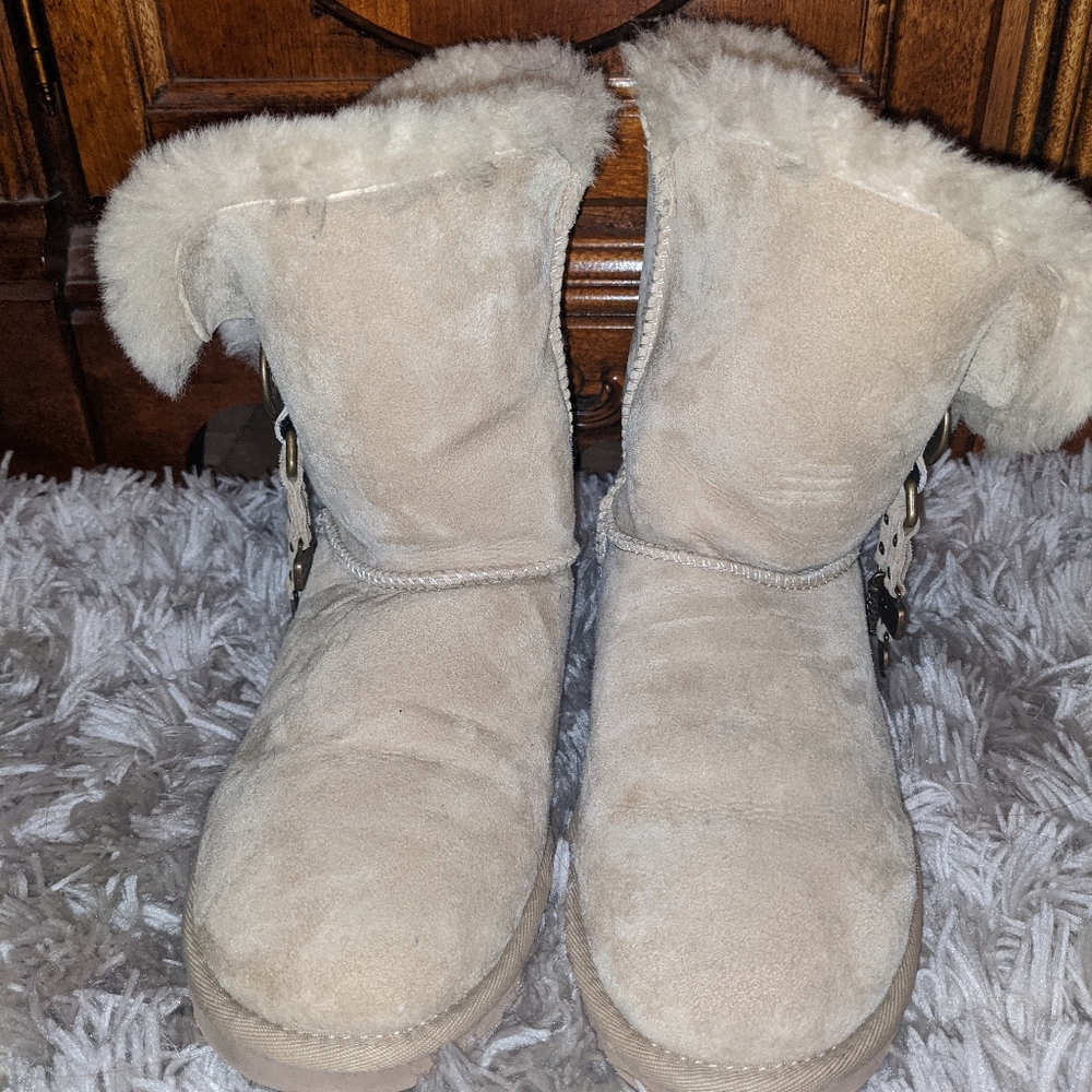 Tan Ugg boots
